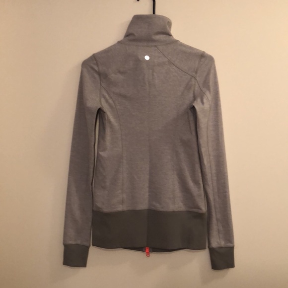 Lululemon zip-up size 6 no tags - Picture 2 of 3